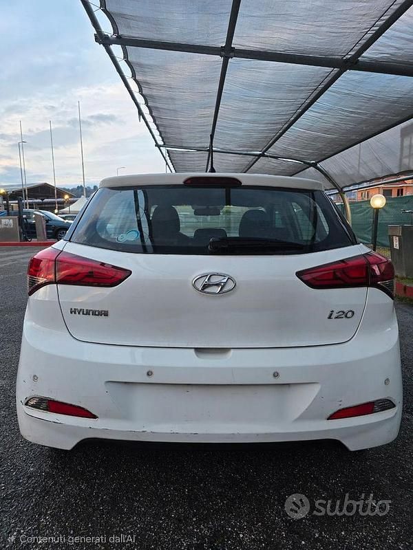 Usata Hyundai i20 84 CV (61 kW) 2017 Bianco Utilitaria