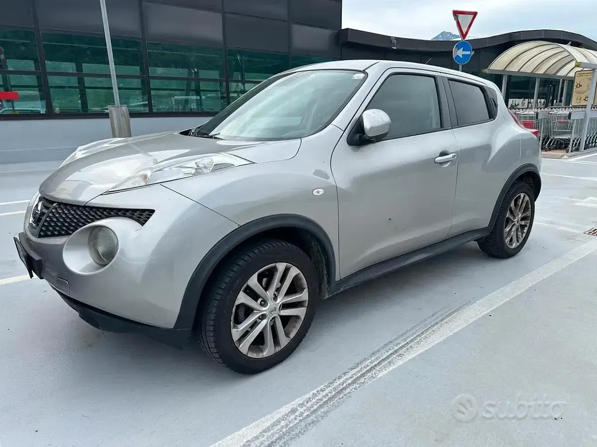 Usata Nissan Juke Tekna 110 CV (80 kW) 2011 Grigio SUV