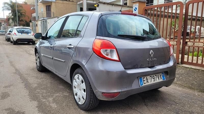 Usata Renault Clio II 75 CV (55 kW) 2010 Grigio Berlina