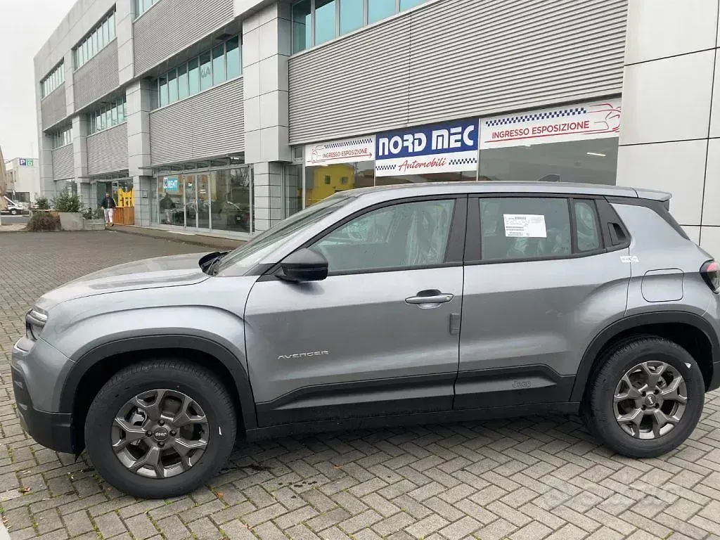 Nuova Jeep Avenger Longitude 101 CV (74 kW) 2026 Grigio SUV