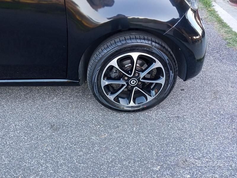 Usata Smart ForFour 71 CV (52 kW) 2019 Nero Utilitaria