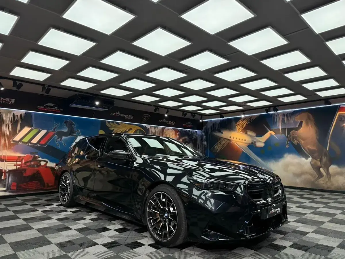 Usata BMW M5 Efficient Dynamics 727 CV (534 kW) 2025 Nero Station wagon