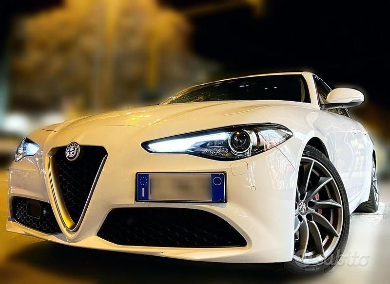 Usata Alfa Romeo Giulia 150 CV (110 kW) 2016 Bianco Berlina