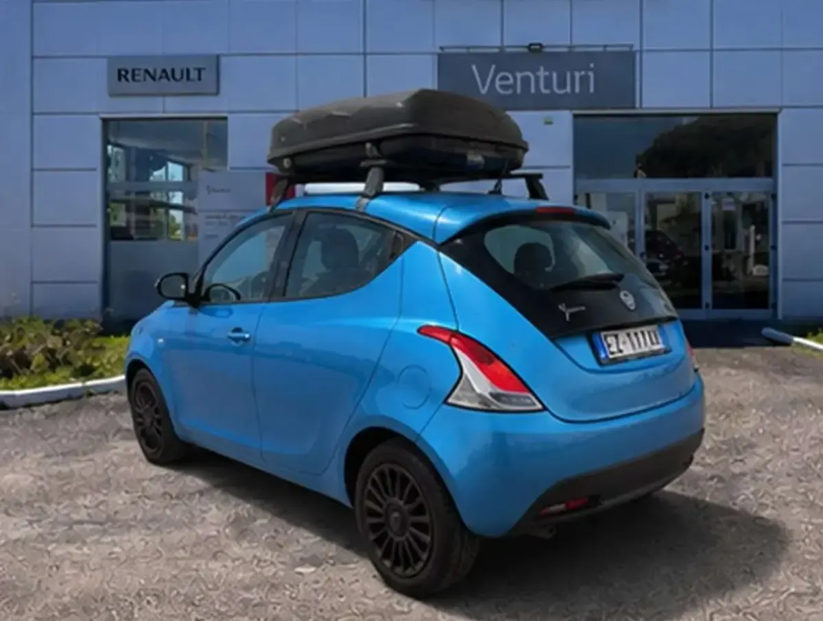 Usata Lancia Ypsilon 69 CV (50 kW) 2015 Blu Utilitaria