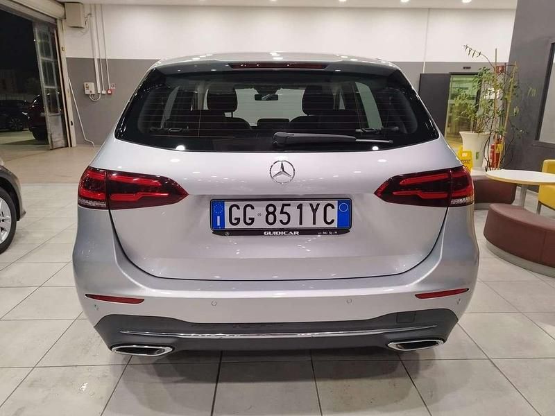 Usata Mercedes B200 150 CV (110 kW) 2019 Argento Monovolume