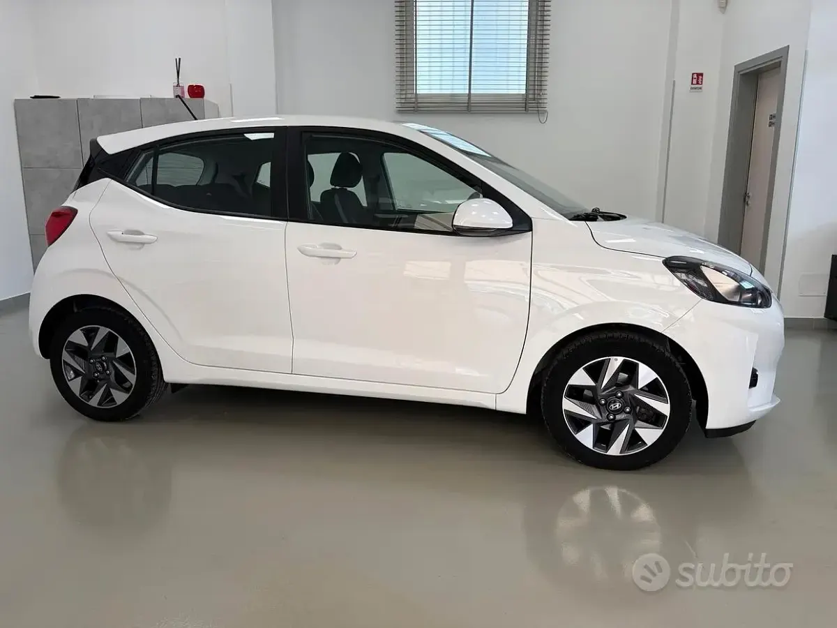 Usata Hyundai i10 63 CV (46 kW) 2025 Bianco Utilitaria
