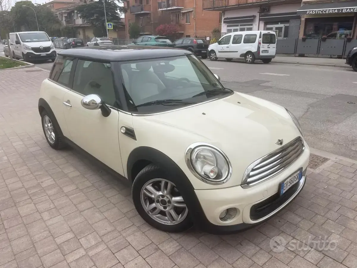 Usata Mini ONE 75 CV (55 kW) 2011 Beige Utilitaria