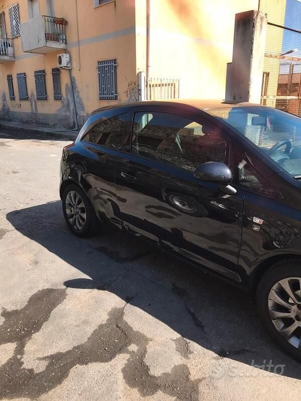 Usata Opel Corsa 90 CV (66 kW) 2011 Nero Utilitaria