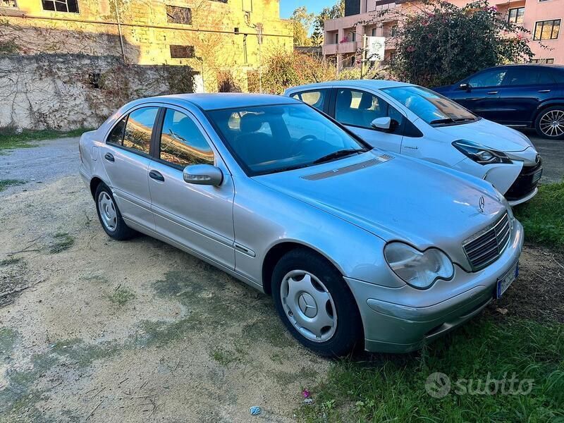 Usata 2001 Mercedes C200 Berlina | 2150 € (Ottimo prezzo) - Immagine 1/4