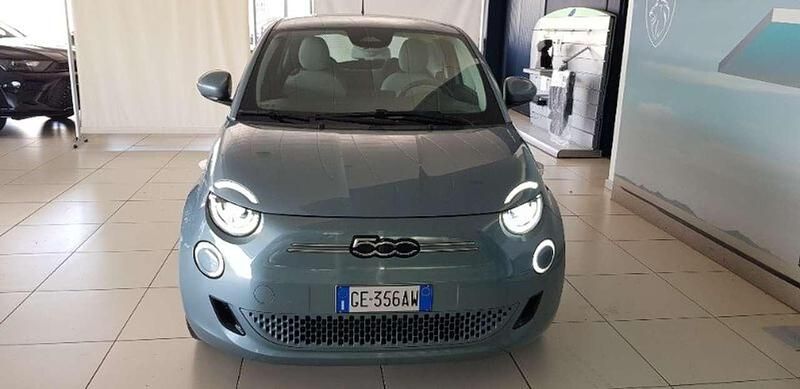Usata Fiat 500e Icon 86 kW (118 CV) 2021 Blu/azzurro Berlina