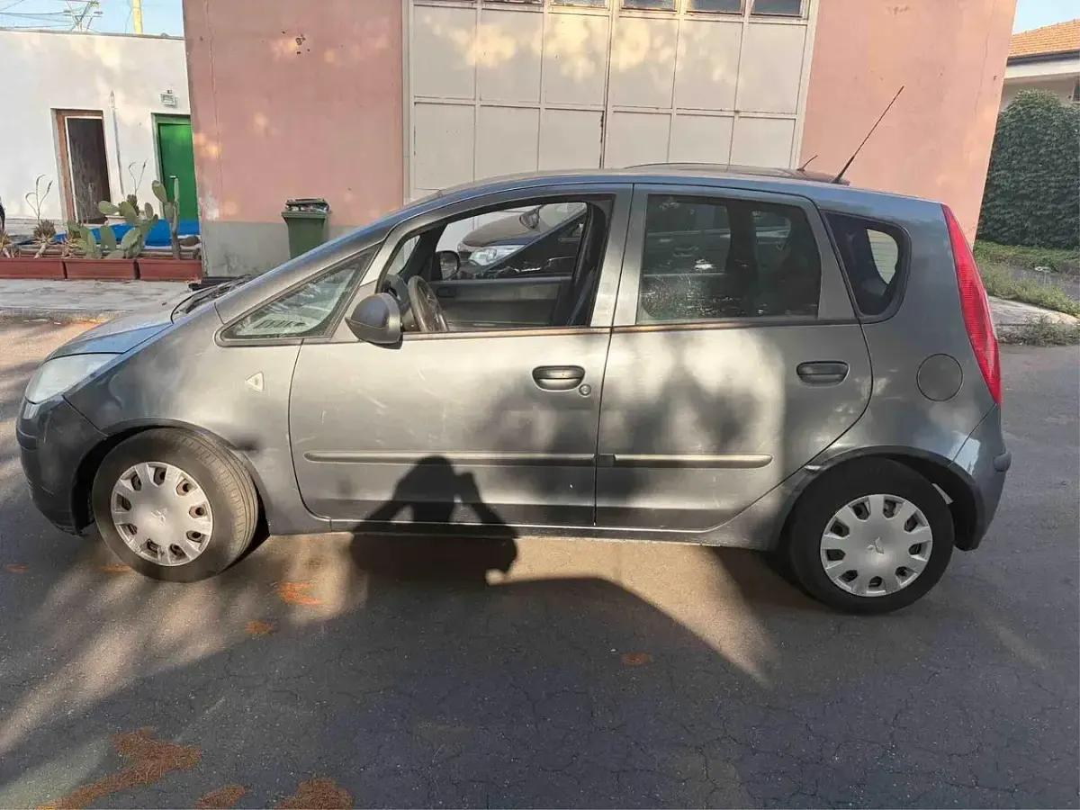 Usata Mitsubishi Colt 74 CV (54 kW) 2007 Grigio Berlina
