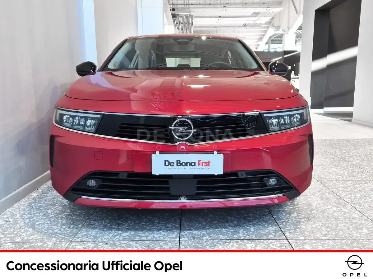 Usata Opel Astra Edition 110 CV (80 kW) 2023 Rosso Utilitaria