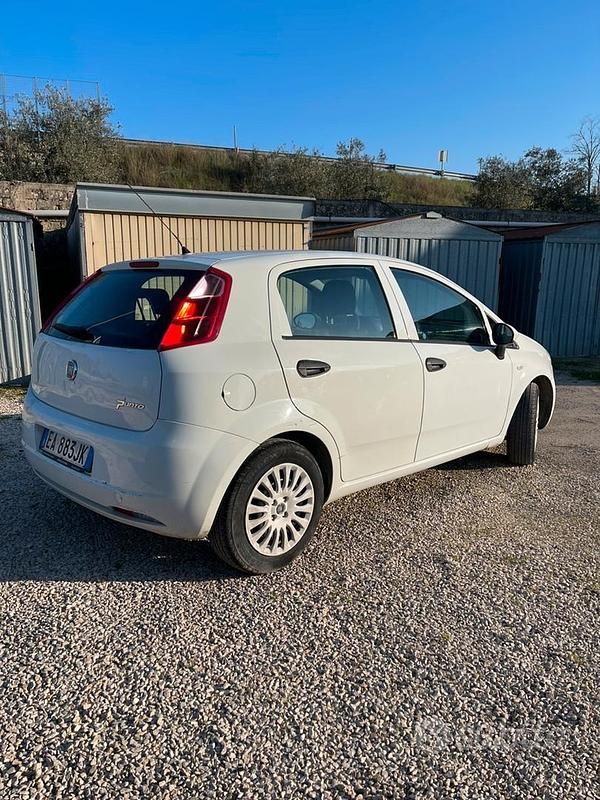 Usata Fiat Grande Punto 75 CV (55 kW) 2010 Bianco Utilitaria