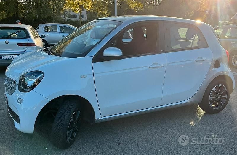 Usata Smart ForFour 71 CV (52 kW) 2017 Bianco Utilitaria
