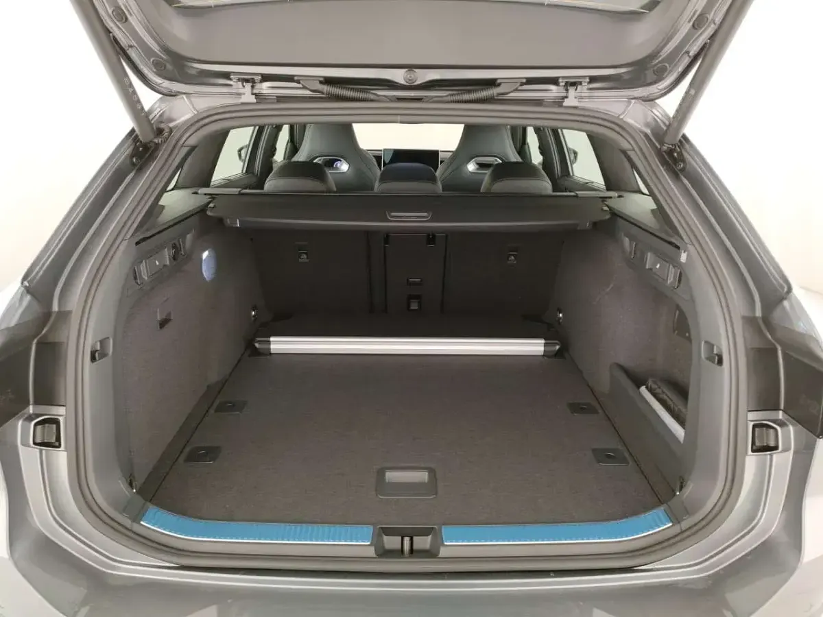 Nuova VW Passat R-line 193 CV (141 kW) 2026 Grigio Station wagon