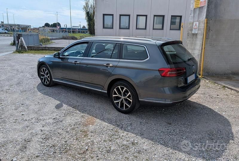 Usata VW Passat Highline 190 CV (139 kW) 2015 Grigio Station wagon
