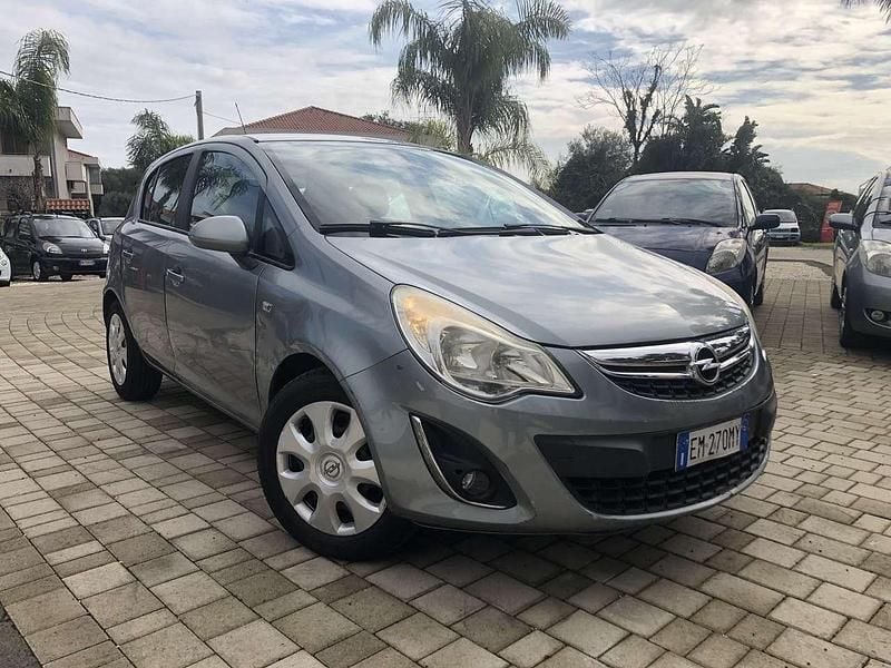 Usata Opel Corsa Cosmo 75 CV (55 kW) 2012 Grigio Berlina
