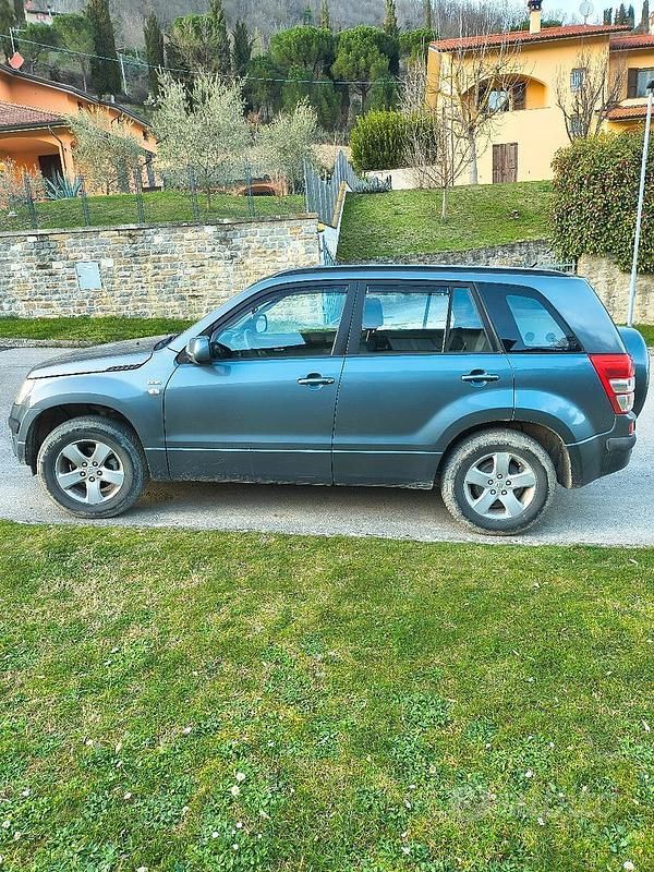 Usata Suzuki Grand Vitara 129 CV (94 kW) 2007 Grigio SUV