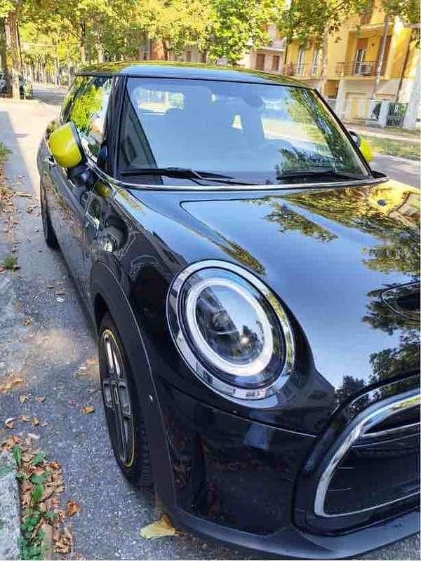 Usata Mini Cooper SE 75 kW (102 CV) 2022 Nero Utilitaria