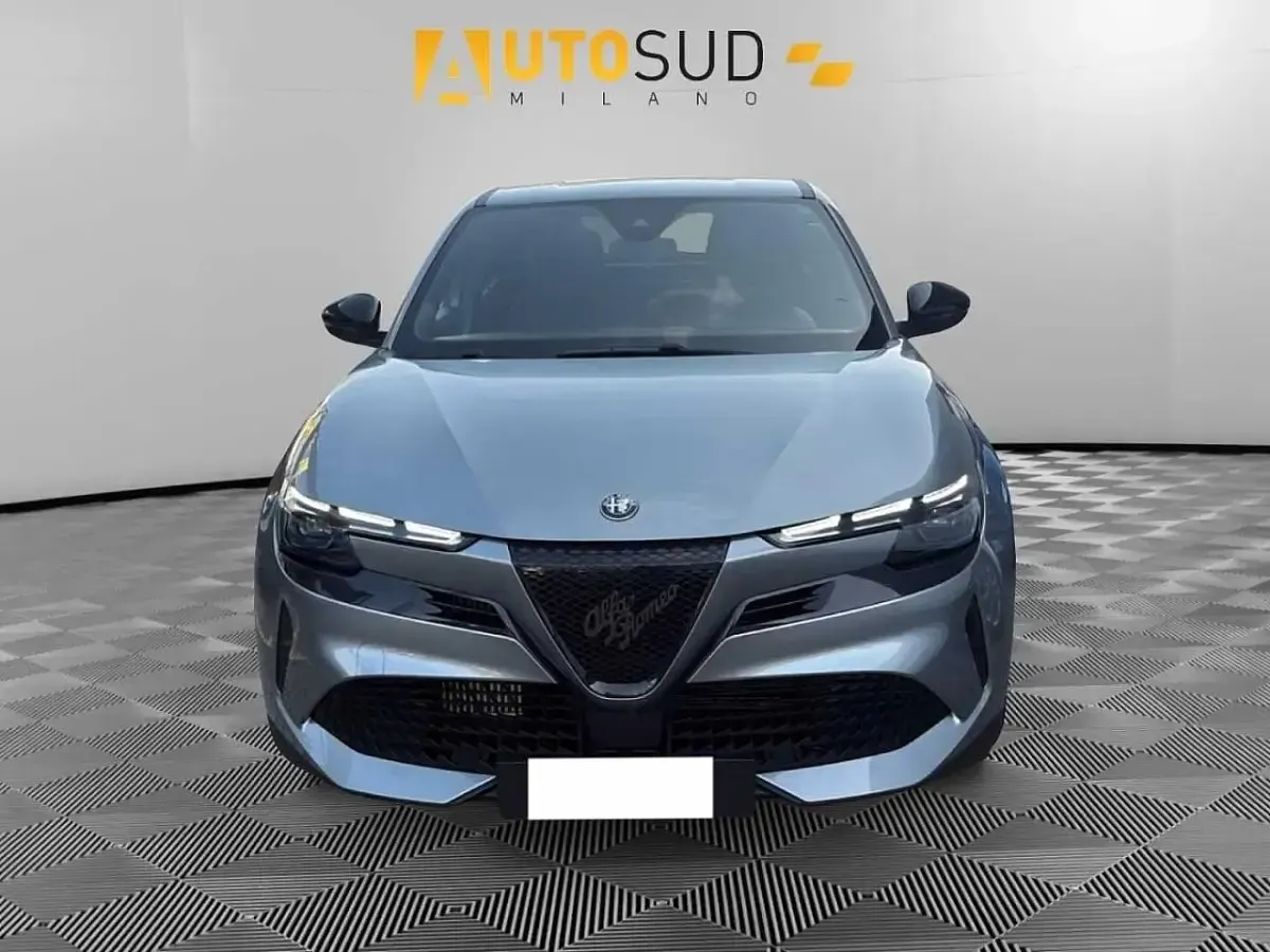 Usata Alfa Romeo Junior 145 CV (106 kW) 2025 Grigio SUV