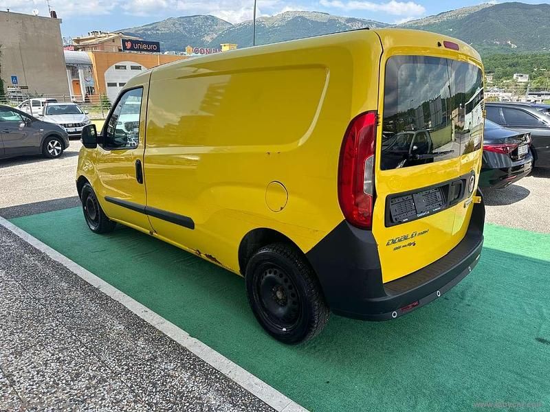 Usata Fiat Doblò 95 CV (69 kW) 2017 Giallo Monovolume