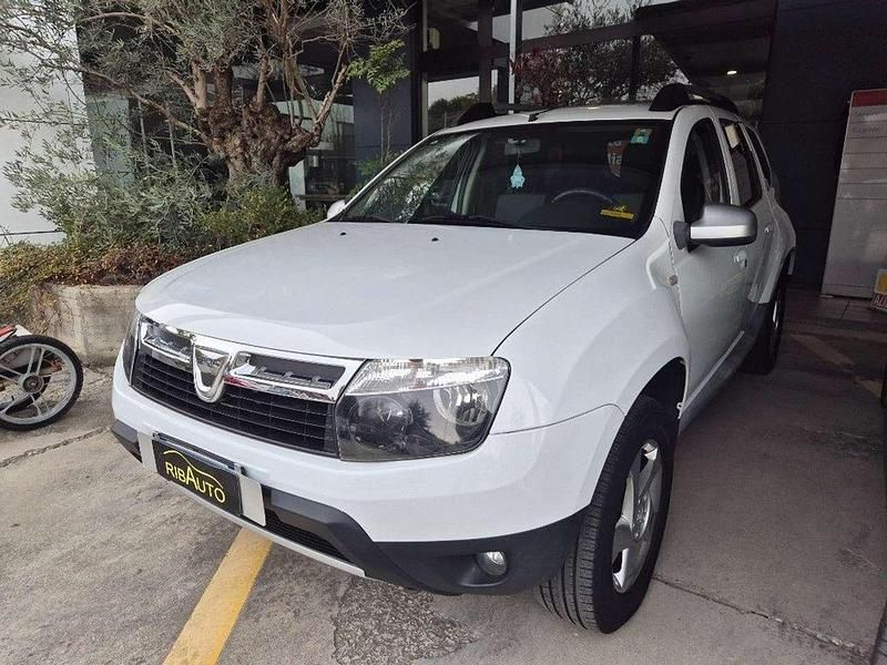 Bianco Usata 2013 Dacia Duster Lauréate SUV | 4600 € (Buon prezzo) - Immagine 1/4