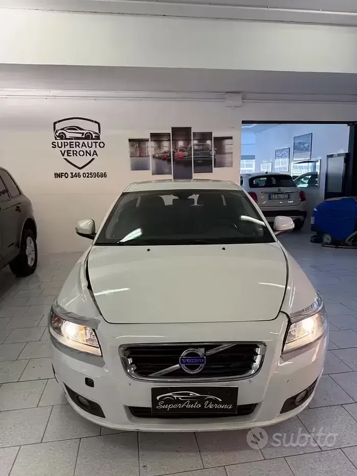 Usata Volvo V50 R-Design 115 CV (84 kW) 2012 Bianco Station wagon