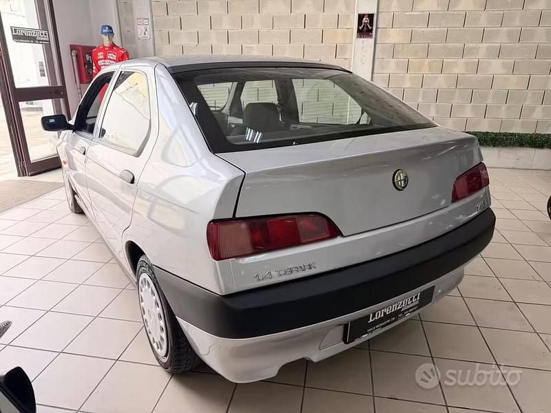 Usata Alfa Romeo 146 120 CV (88 kW) 1997 Grigio Utilitaria