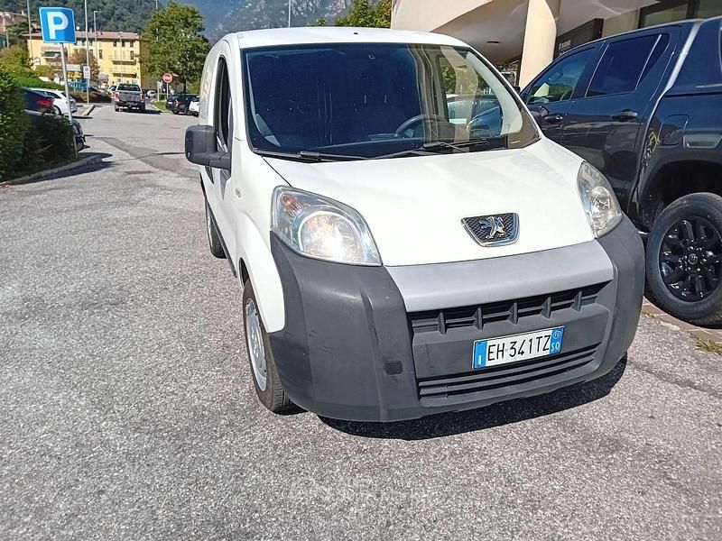 Usata Peugeot Bipper 68 CV (50 kW) 2011 Bianco Monovolume