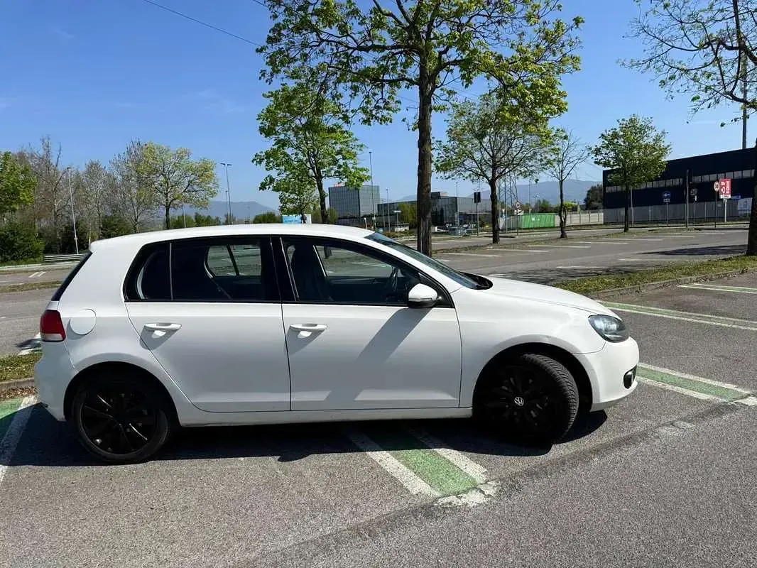 Usata VW Golf VI 105 CV (77 kW) 2010 Bianco Berlina