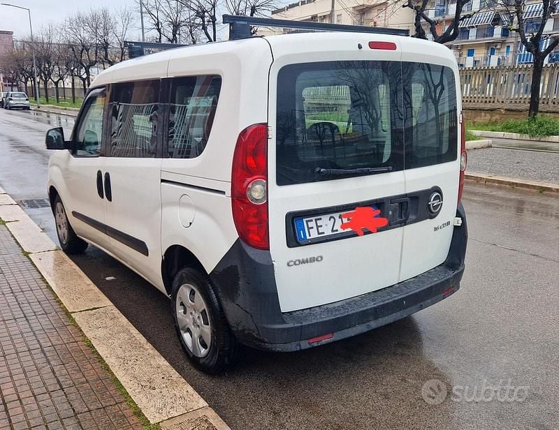 Usata Opel Combo 105 CV (77 kW) 2016 Monovolume