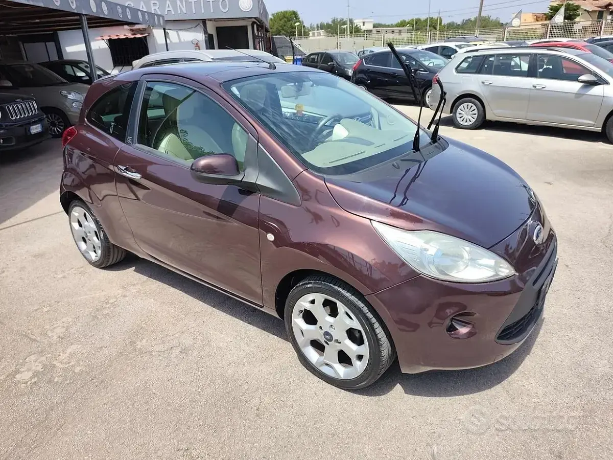 Usata Ford Ka Titanium 69 CV (50 kW) 2011 Rosso Utilitaria