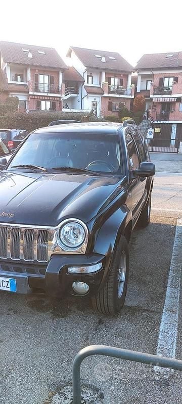 Usata Jeep Cherokee 2001 Nero SUV