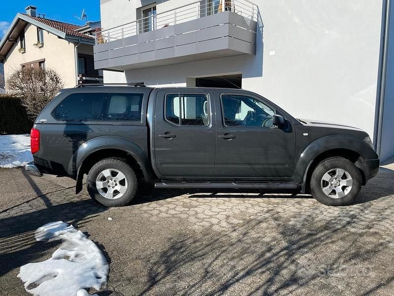 Usata Nissan Navara 174 CV (127 kW) 2006 Grigio Pick-up