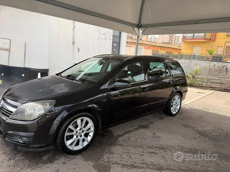 Usata Opel Astra 150 CV (110 kW) 2006 Nero Station wagon