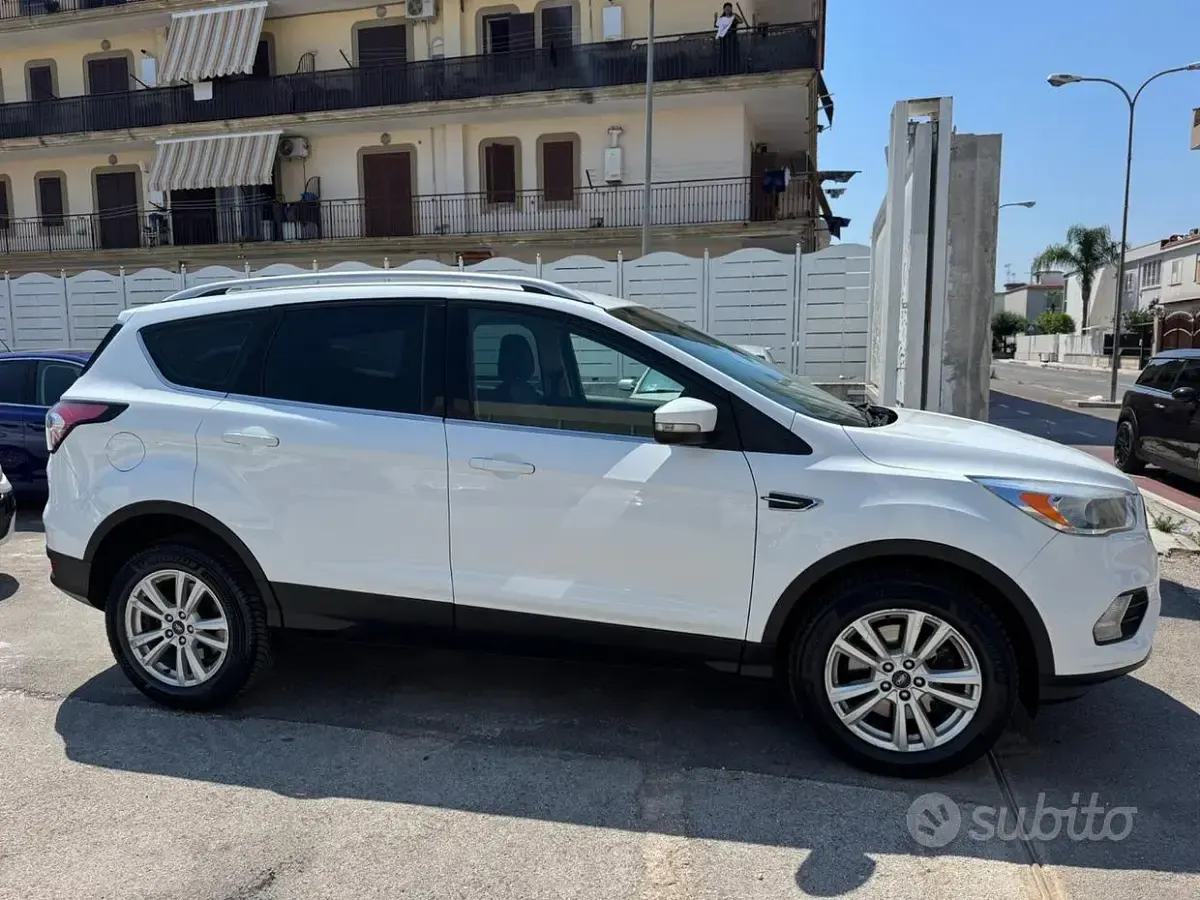 Usata Ford Kuga Titanium 120 CV (88 kW) 2016 Bianco SUV