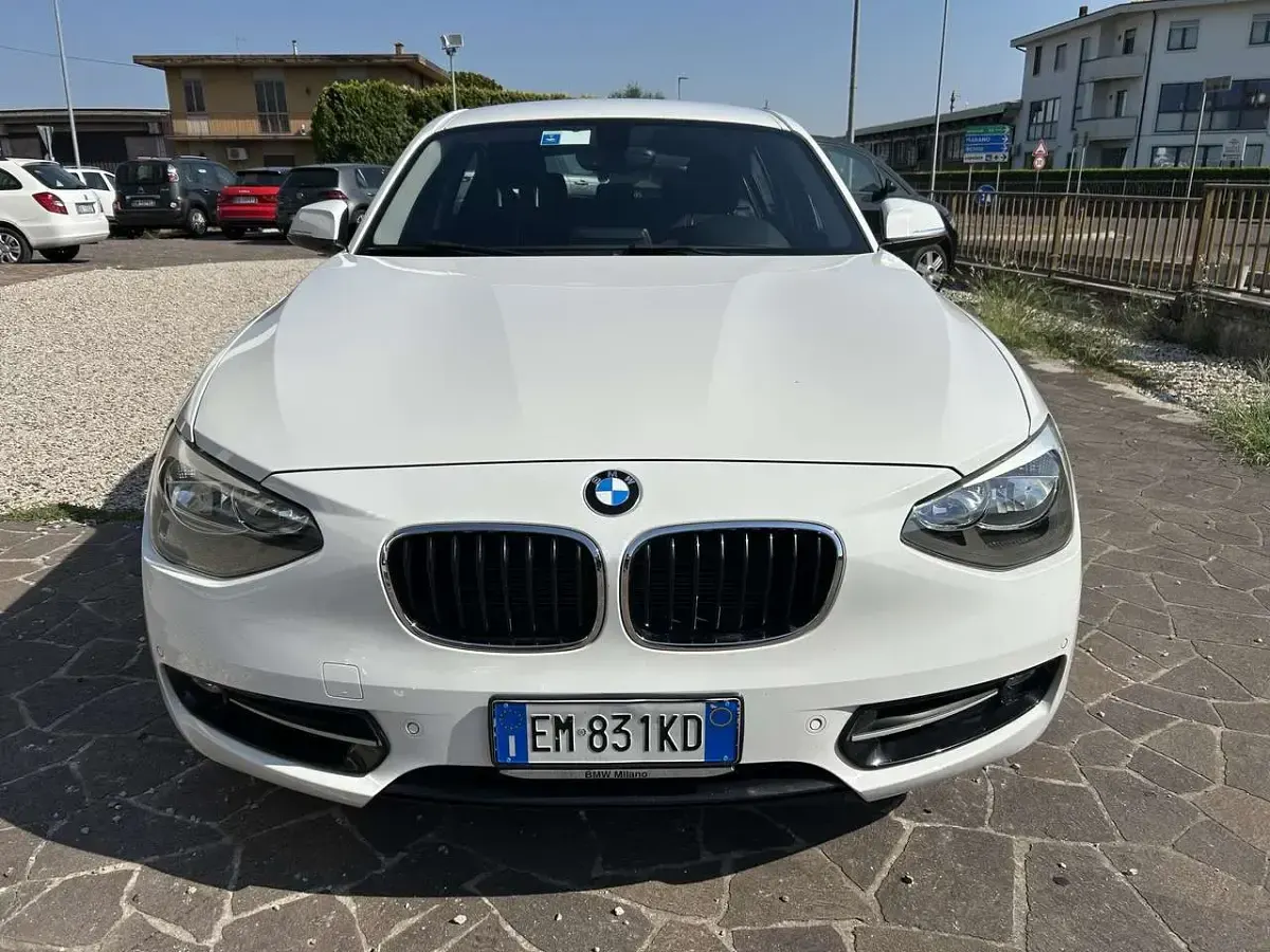 Usata BMW 118 Sport Line 170 CV (125 kW) 2012 Bianco Utilitaria