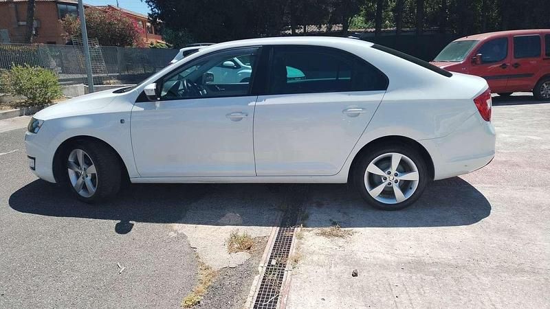Usata Skoda Rapid Elegance 75 CV (55 kW) 2014 Bianco Utilitaria