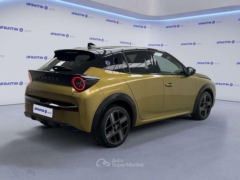 Usata Lancia Ypsilon 109 CV (80 kW) 2024 Oro/tetto nero Utilitaria
