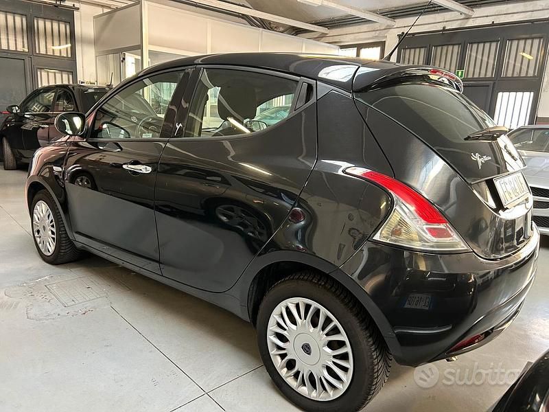 Usata Lancia Ypsilon Platinum 69 CV (50 kW) 2016 Nero Utilitaria