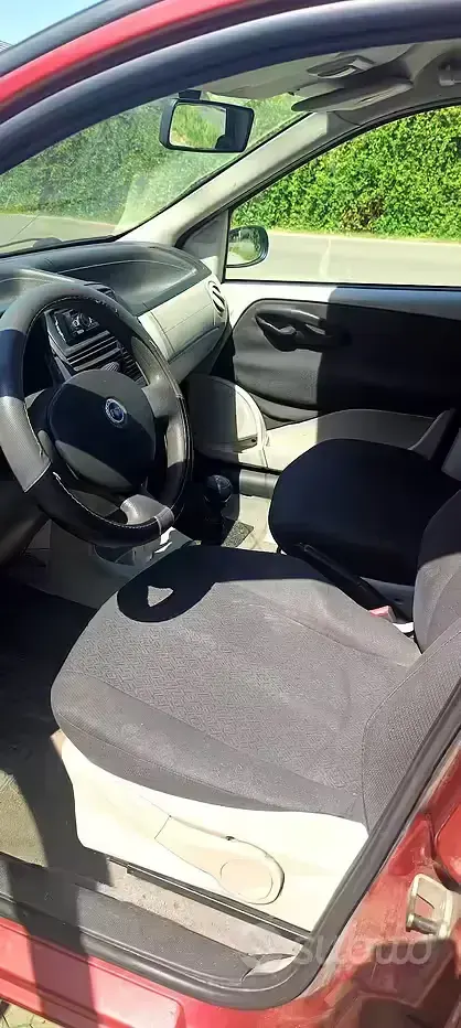Usata Fiat Punto 95 CV (69 kW) 2003 Rosso Utilitaria