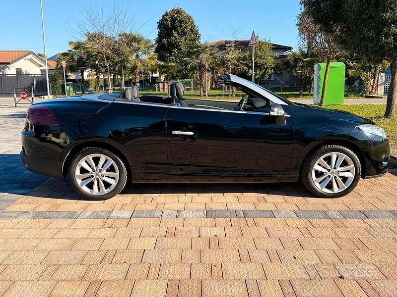 Usata Renault Mégane Cabriolet Floride 110 CV (80 kW) 2011 Nero Cabrio