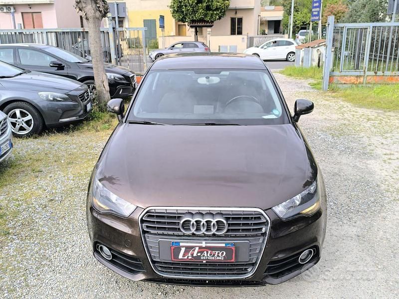 Usata Audi A1 Attraction 86 CV (63 kW) 2011 Marrone Utilitaria