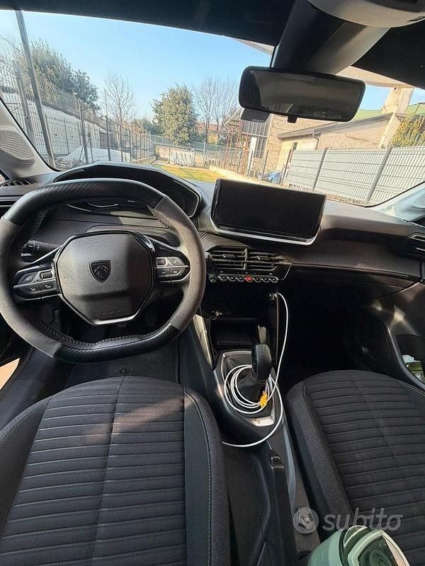 Usata Peugeot 208 Active 75 CV (55 kW) 2024 Nero Utilitaria