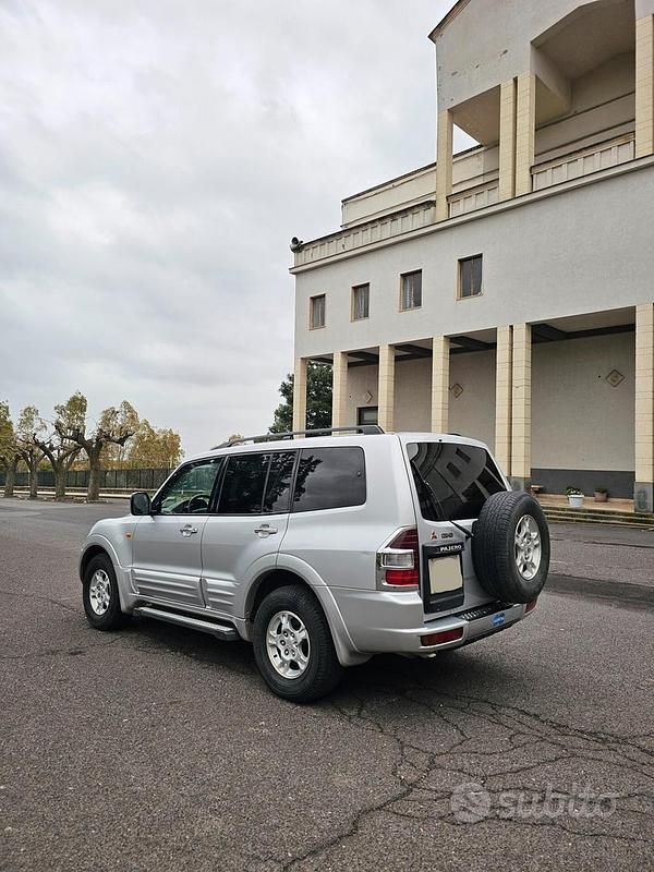 Usata Mitsubishi Pajero 165 CV (121 kW) 2000 Argento SUV