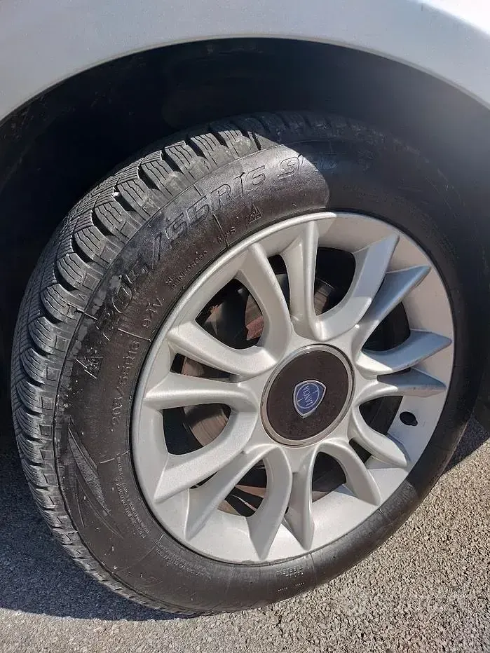 Usata Lancia Delta 130 CV (95 kW) 2013 Grigio Utilitaria