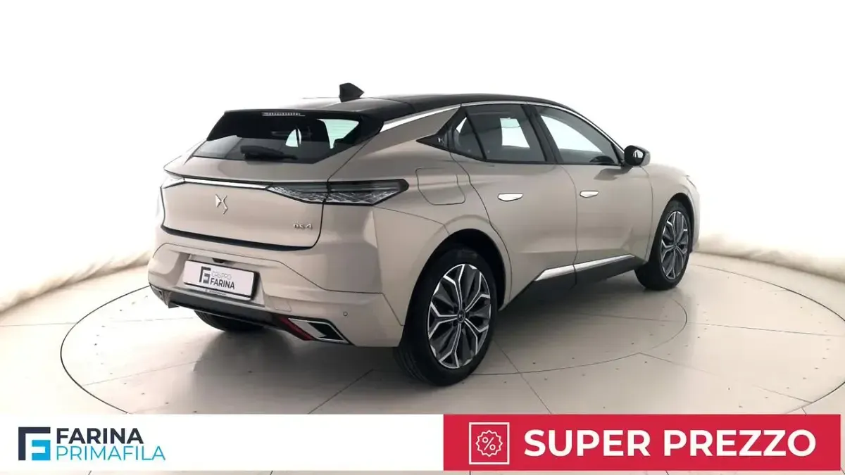 Usata DS Automobiles DS4 Trocadero 131 CV (96 kW) 2023 Grigio chiaro/tetto nero Berlina