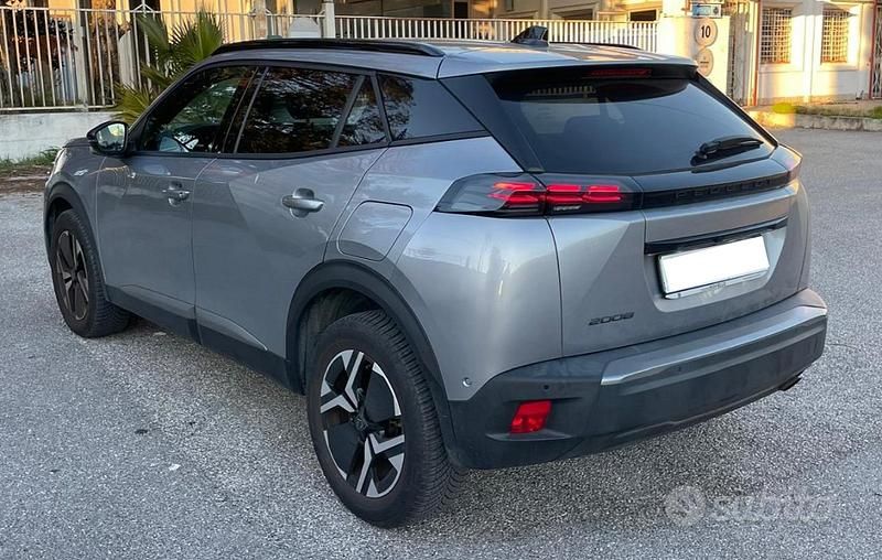 Usata Peugeot 2008 Allure 101 CV (74 kW) 2023 SUV