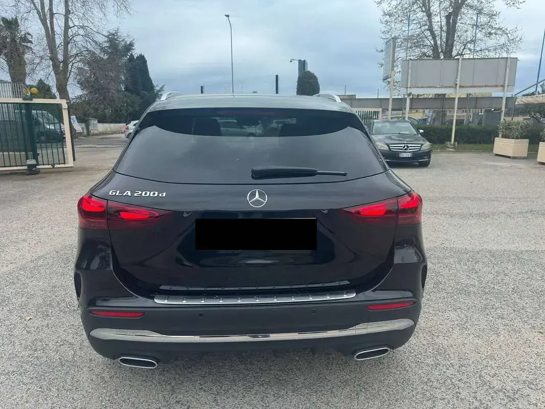 Usata Mercedes GLA200 Premium 150 CV (110 kW) 2024 Nero SUV