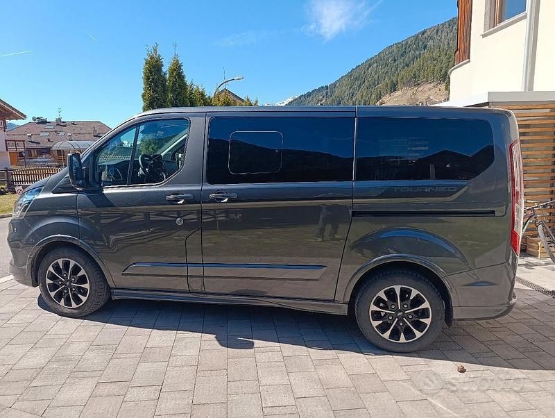 Usata Ford Tourneo Sport 2023 Grigio Monovolume